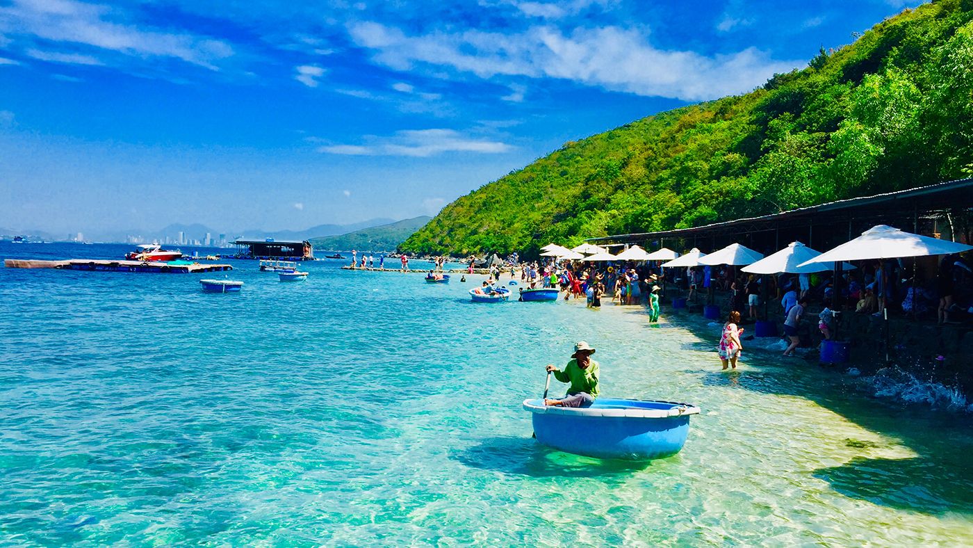 Dịch vụ thuê xe 4, 7, 16 chỗ đi Nha Trang trọn gói | Nhà xe Thành Đạt